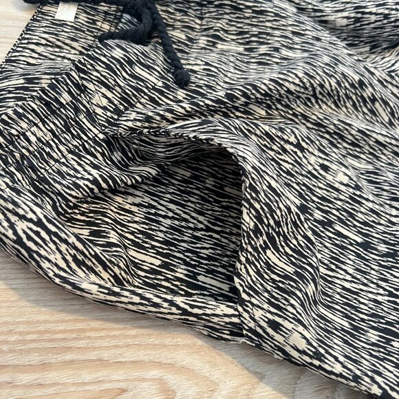 ✨Rewind Printed Jogger Pants (Size 9) - Light & Comfy Summer Casual! - Picture 5 of 13